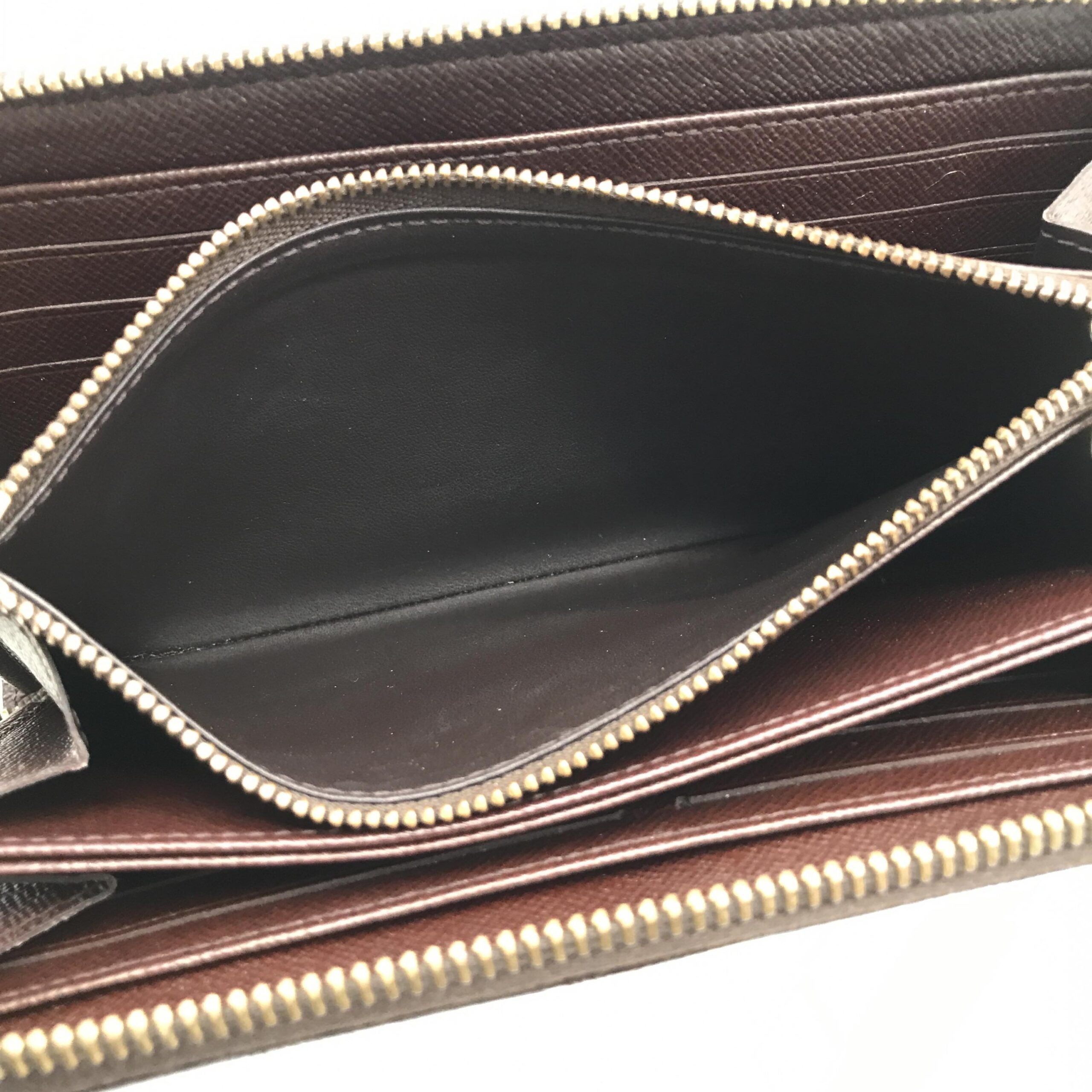 Louis Vuitton Zippy Wallet With Damier Ebene Pattern