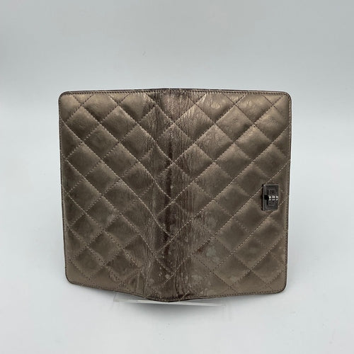 Chanel CHANEL Matèlassè Platinum Wallet