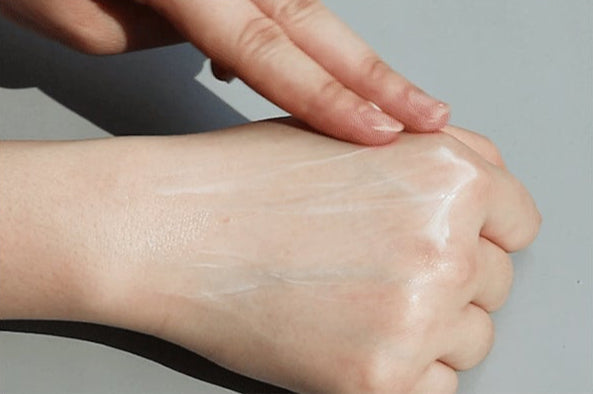 THE LAB by BLANC DOUX Oligo Hyaluronic Acid Sun Essence SPF50+ PA++++ 40ml - All Day Pretty Korean Beauty The lab by blanc doux